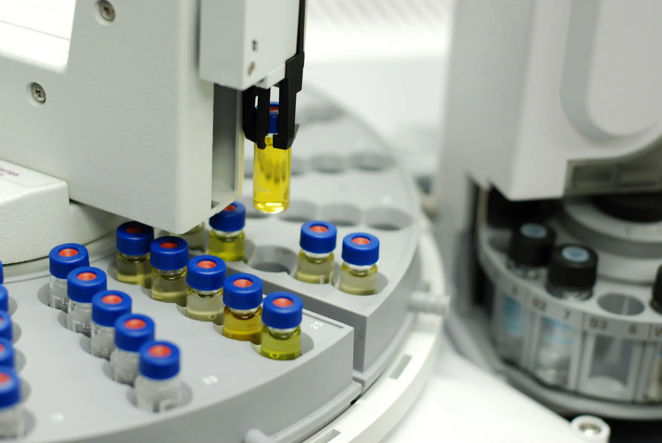 Auto sampler testing vails.